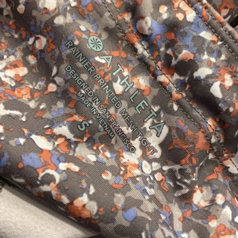 ATHLETA RAINIER PRINTED MESH TIGHT LEGGINGS. Size S . Very good condition - Picture 3 of 10